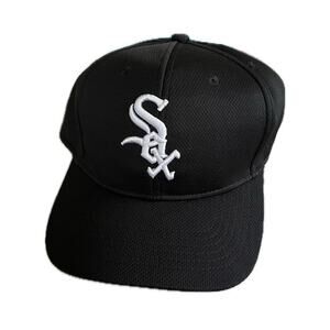 Chicago White Sox Youth Hat. Black. Team MLB. Adjustable Back
